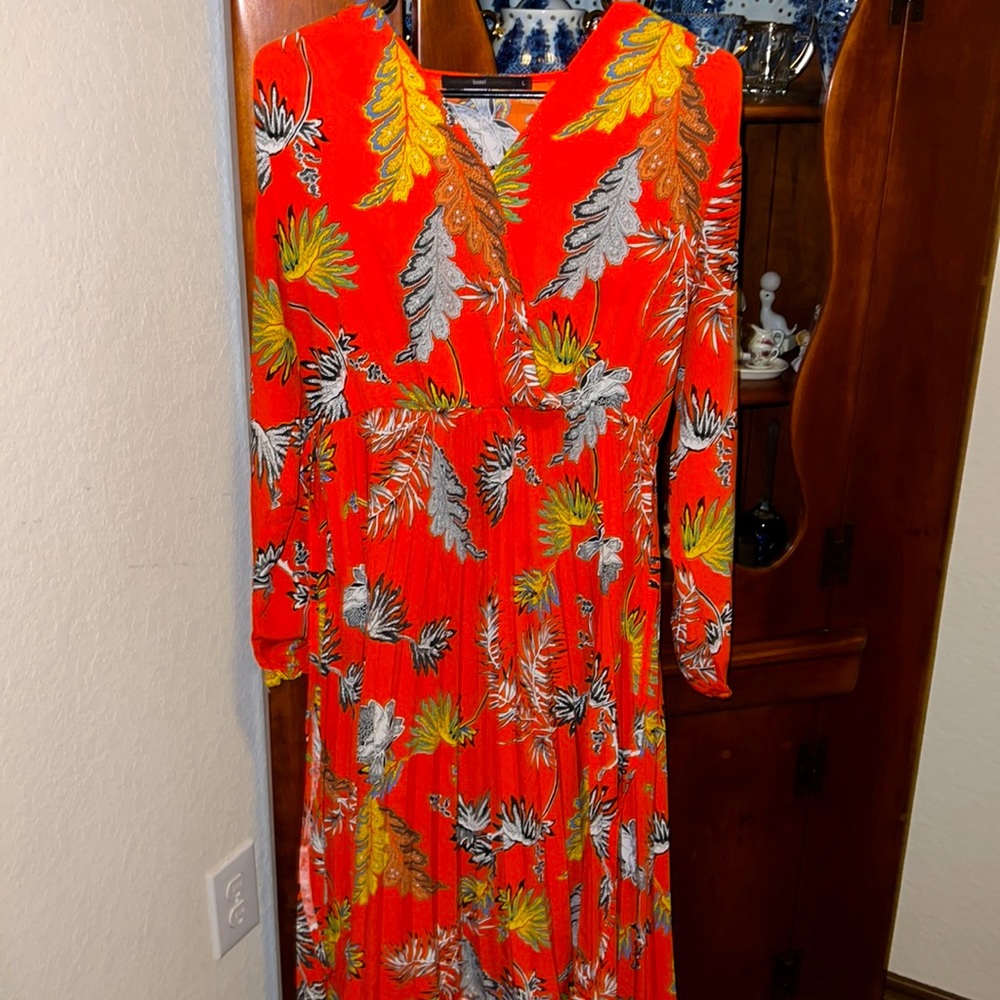 very cute spring/summer dress!! very comfy and flattering